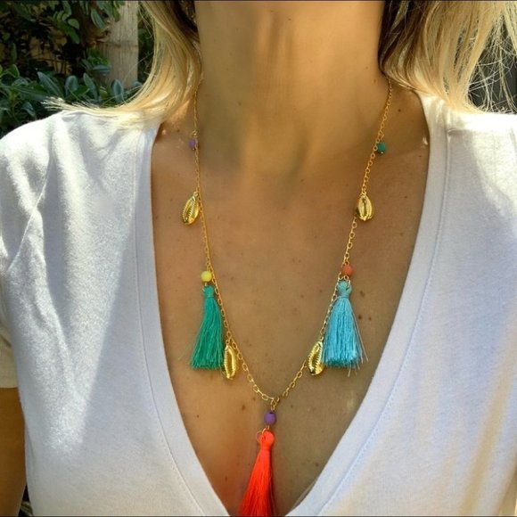 🎉🛍 Sold! HP Gold Cowrie shell Tassel Necklace - Picture 5 of 9